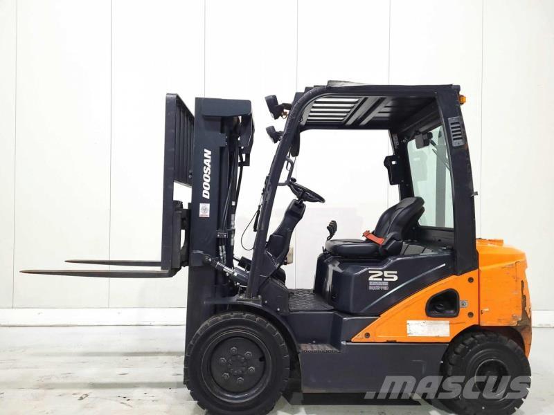 Doosan D25S-7 Дизельные погрузчики
