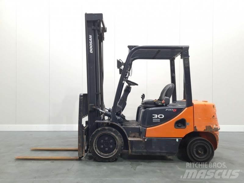 Doosan D30S-5 Дизельные погрузчики