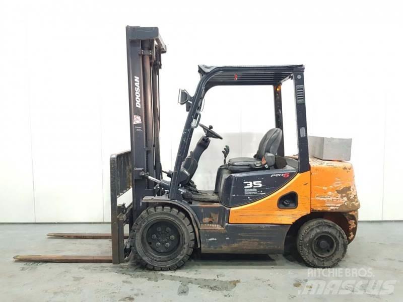 Doosan D35C-5 Дизельные погрузчики