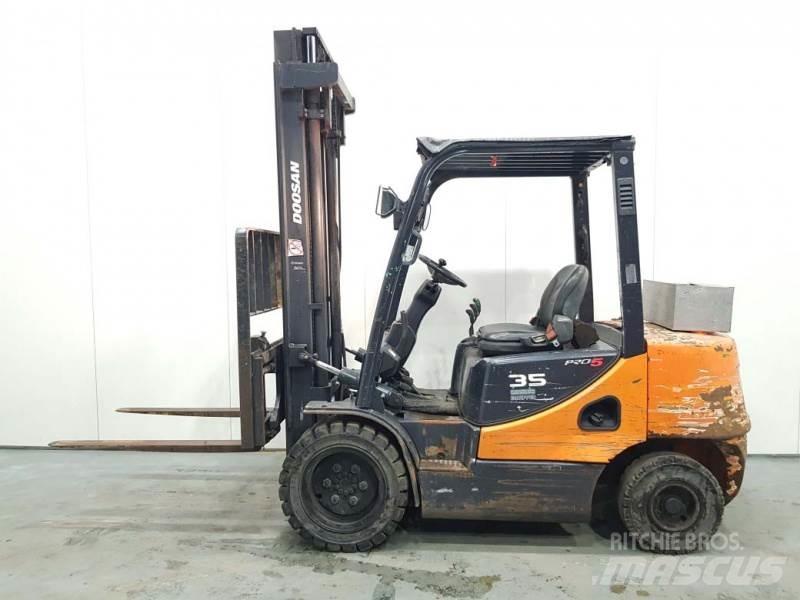 Doosan D35C-5 Дизельные погрузчики