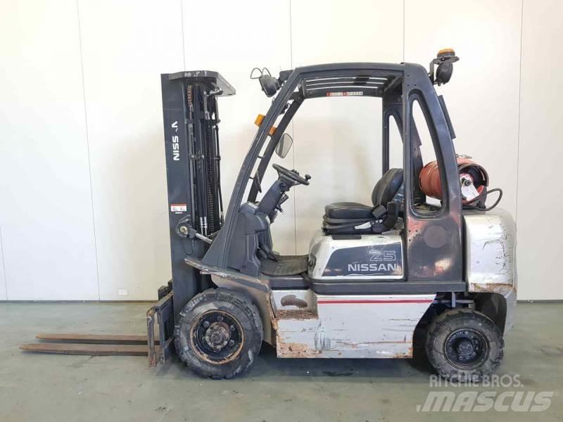 Nissan U1D272520 Газовые погрузчики