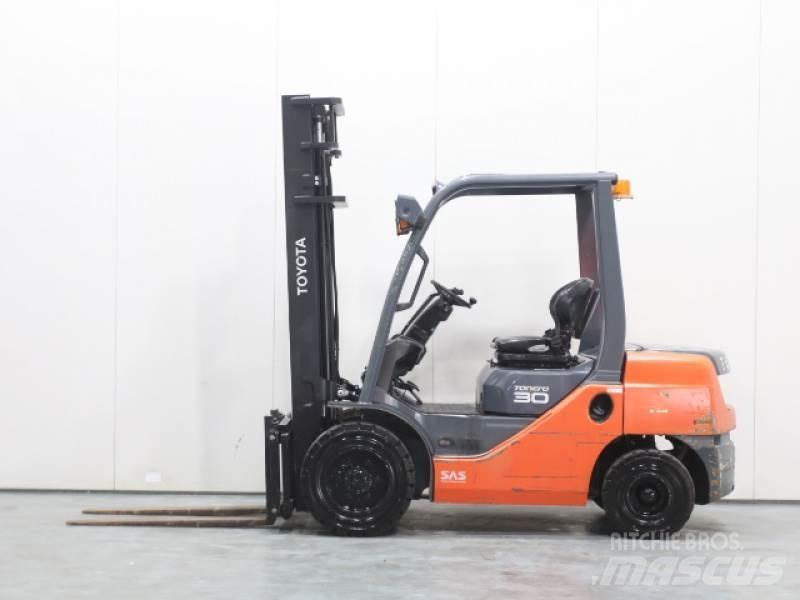 Toyota 02-8FDF30 Дизельные погрузчики