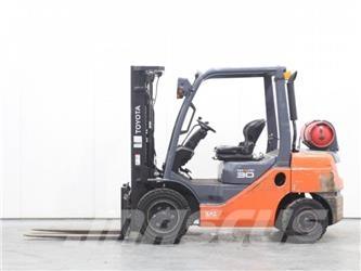 Toyota 02-8FGF30 Газовые погрузчики