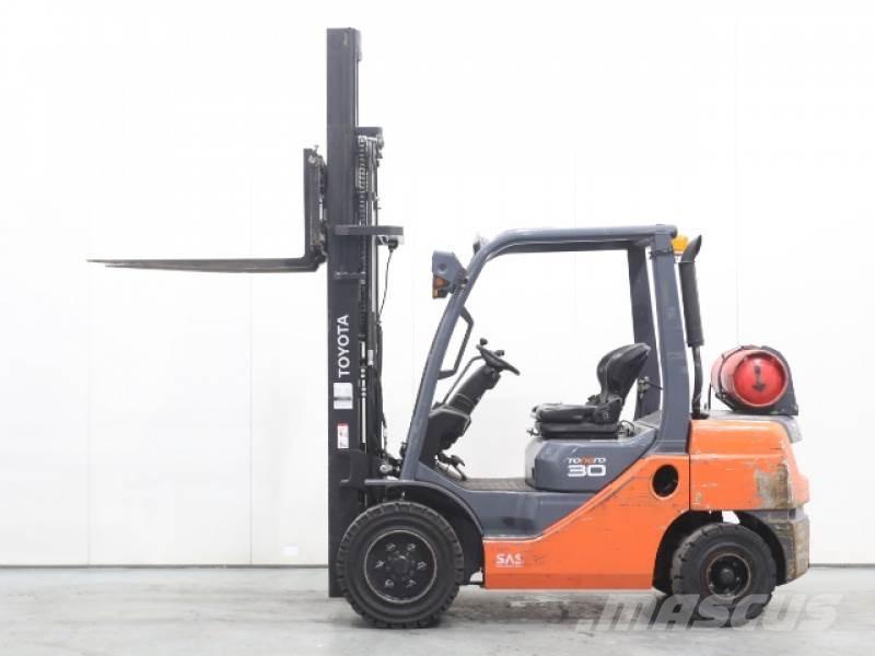 Toyota 02-8FGF30 Газовые погрузчики