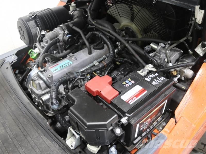Toyota 02-8FGF30 Газовые погрузчики