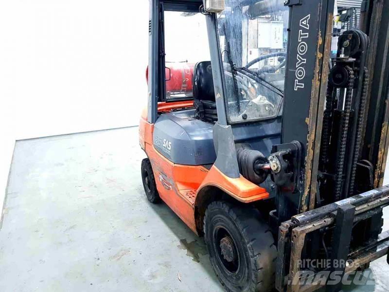 Toyota 42-7FGF25 Газовые погрузчики