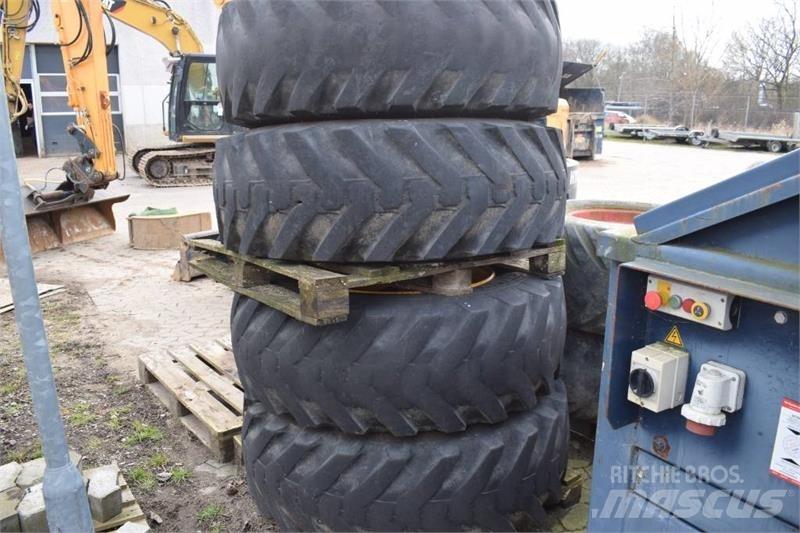 JCB 4 CX Шины и колёса