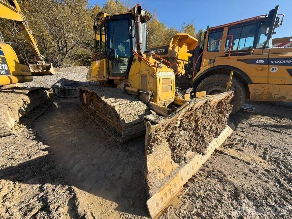 Komatsu D51PX Гусеничные бульдозеры