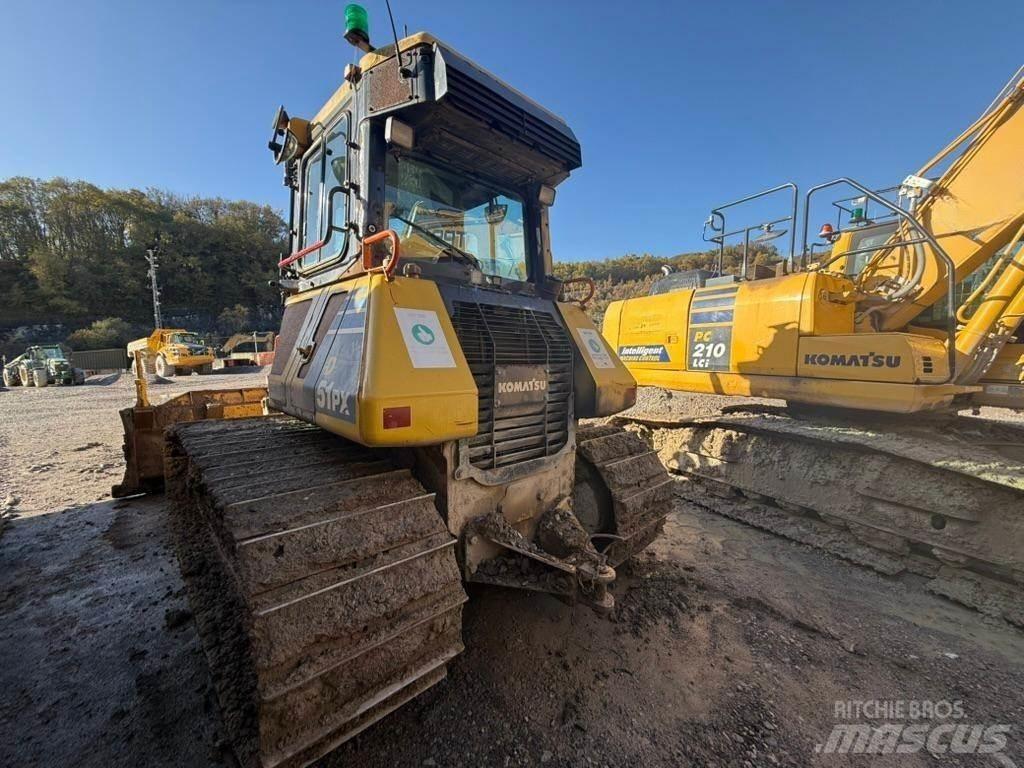 Komatsu D51PX Гусеничные бульдозеры