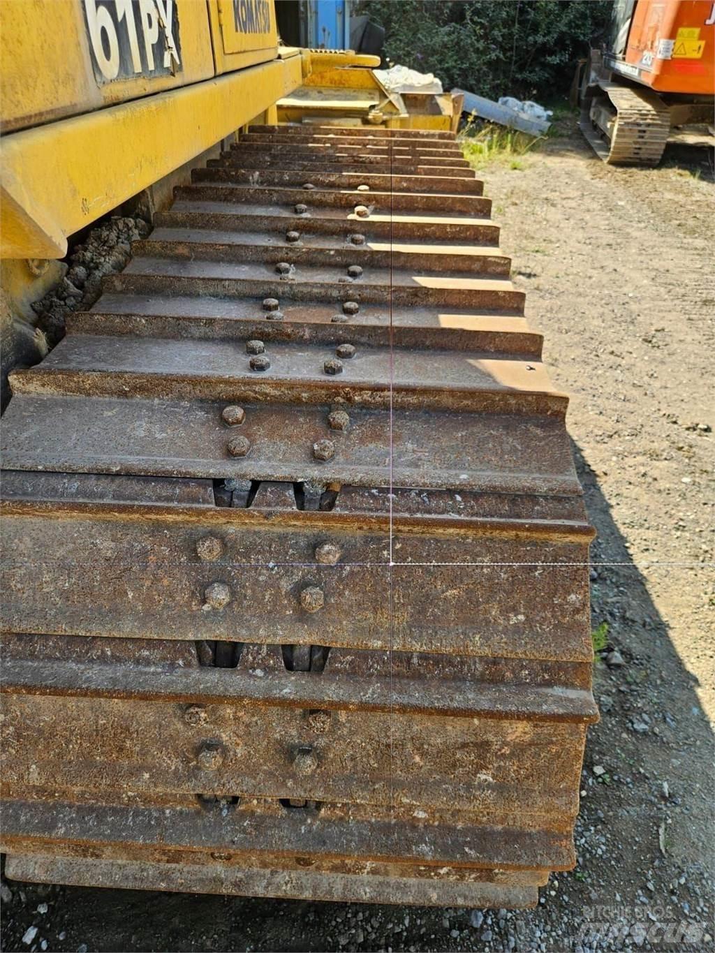 Komatsu D61PX-15 Гусеничные бульдозеры