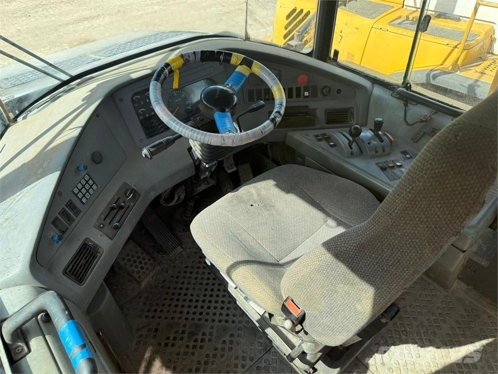 Volvo A40D Шарнирно-сочленённые самосвалы