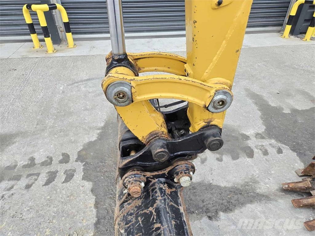 CAT 302.7 Мини-экскаваторы