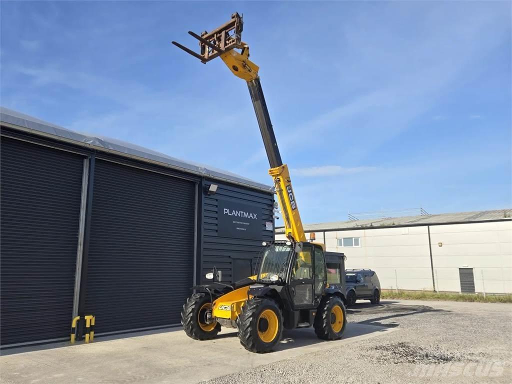JCB -- Телескопические погрузчики