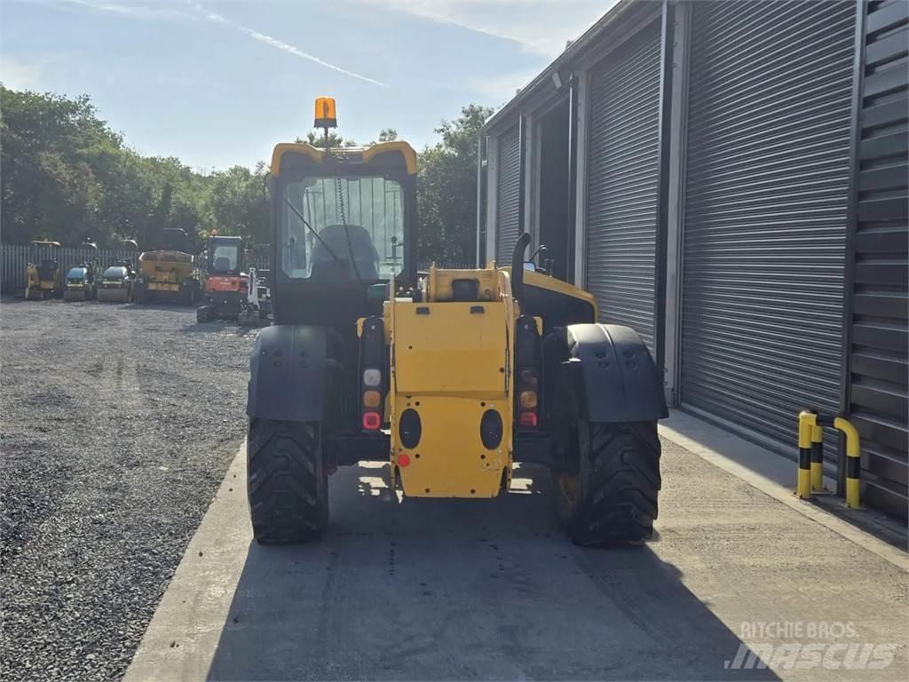 JCB -- Телескопические погрузчики