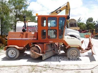 Broce RJT350 Вакуумные уборочные машины