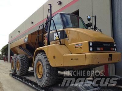 CAT 725 Шарнирно-сочленённые самосвалы