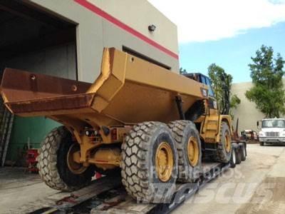CAT 725 Шарнирно-сочленённые самосвалы