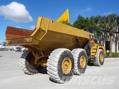 CAT 725 Шарнирно-сочленённые самосвалы
