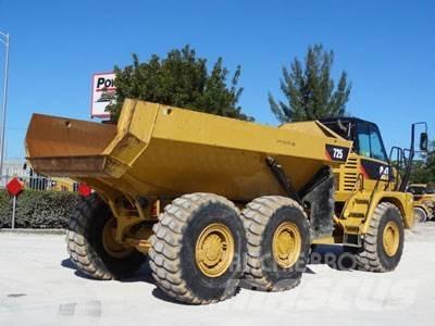 CAT 725 Шарнирно-сочленённые самосвалы