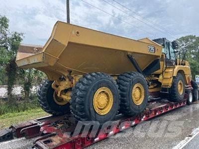 CAT 725 04A Шарнирно-сочленённые самосвалы