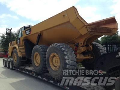 CAT 725C Шарнирно-сочленённые самосвалы