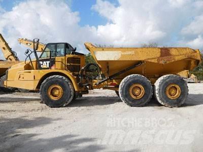 CAT 740B Шарнирно-сочленённые самосвалы