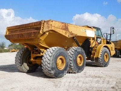 CAT 740B Шарнирно-сочленённые самосвалы