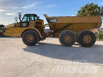 CAT 740B Шарнирно-сочленённые самосвалы