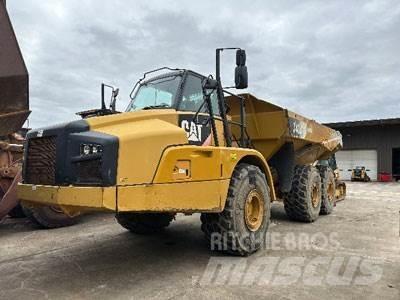 CAT 740B Шарнирно-сочленённые самосвалы
