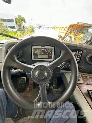 CAT 770G Карьерные самосвалы