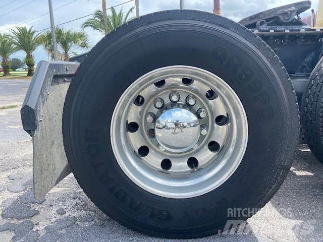 Mack CXU613 Седельные тягачи