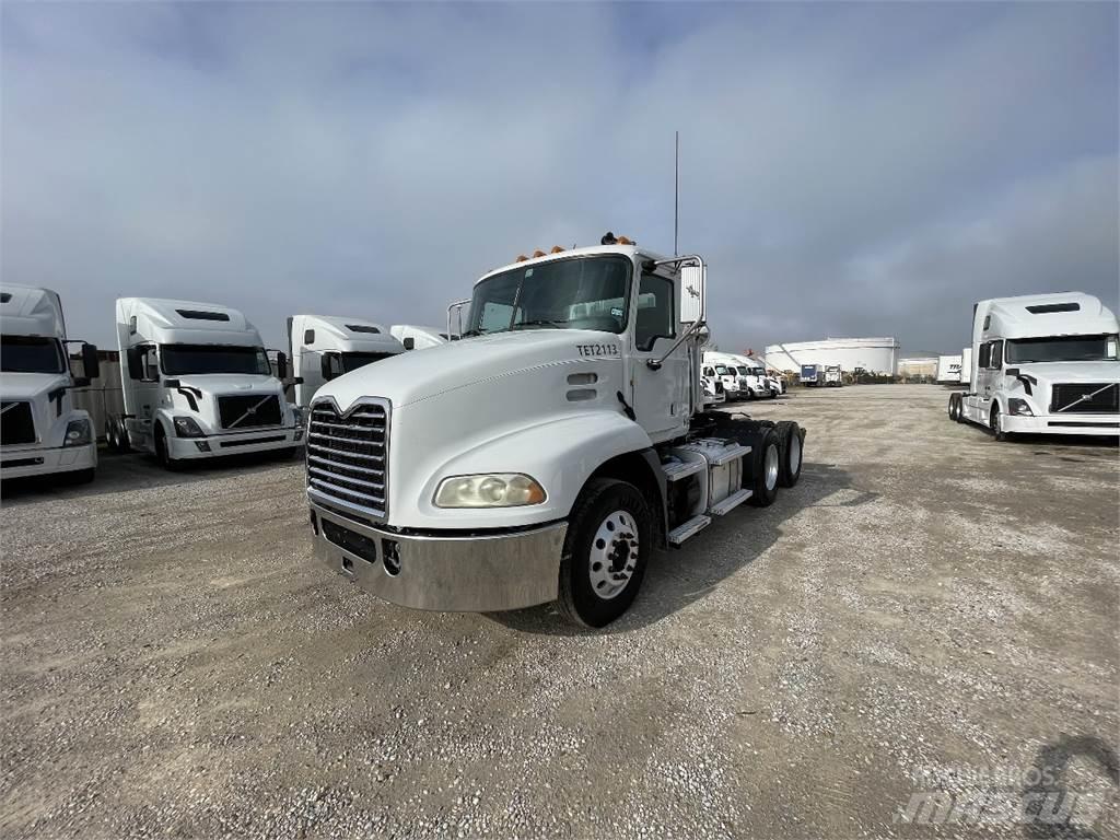Mack CXU613 Седельные тягачи