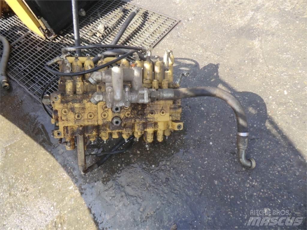 CAT 231D Гусеницы и цепи