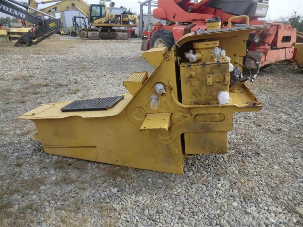 CAT 323D Строительная техника - Другие