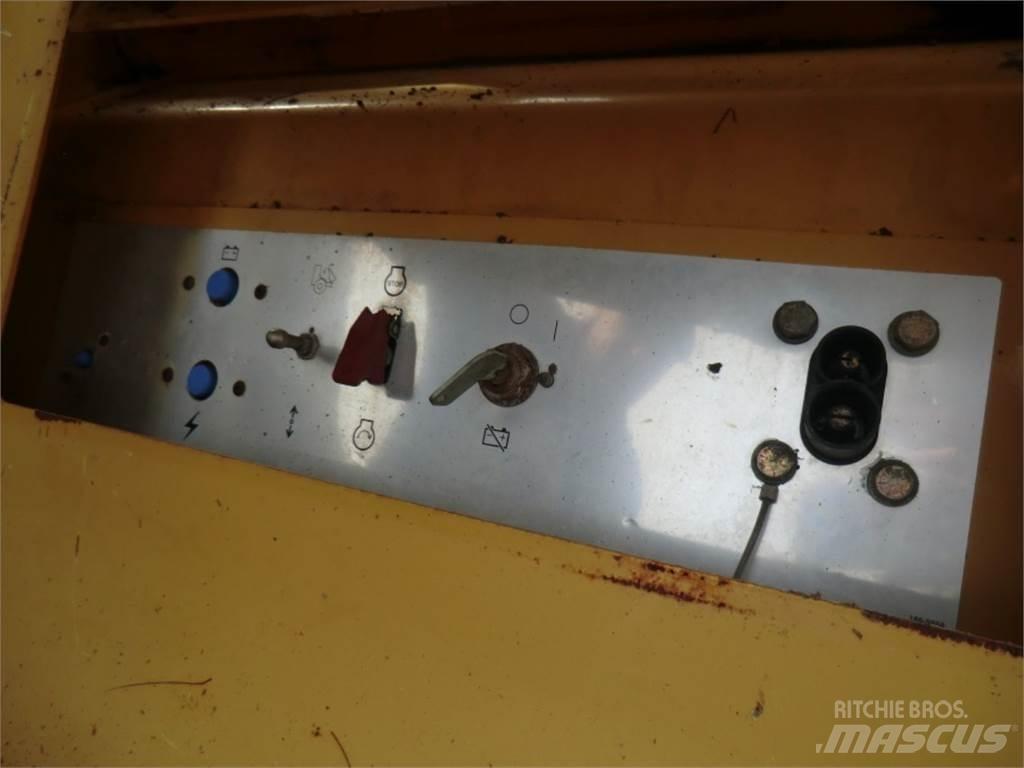 CAT 323D Строительная техника - Другие