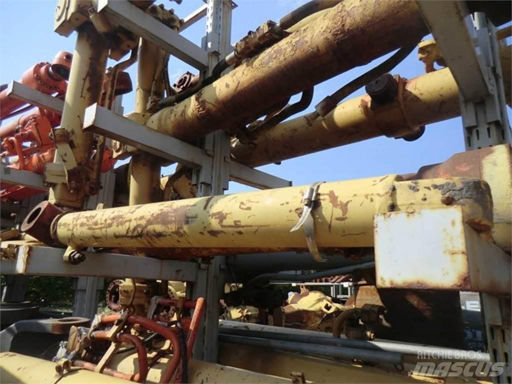 CAT 438C Строительная техника - Другие