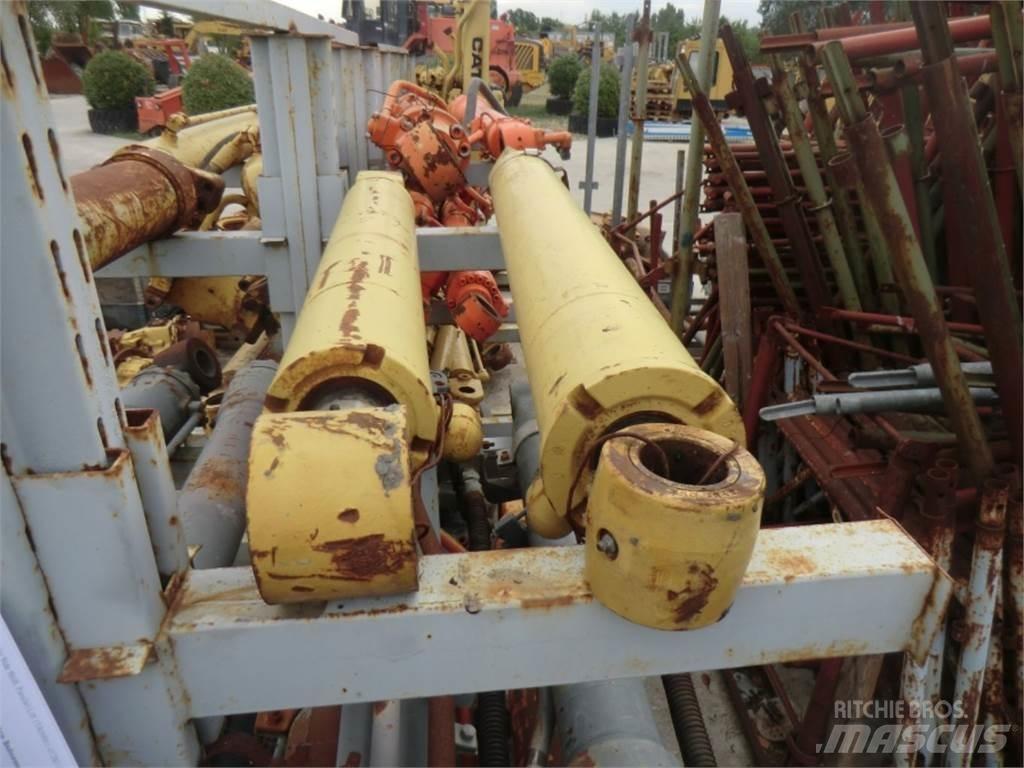 CAT 438C Строительная техника - Другие