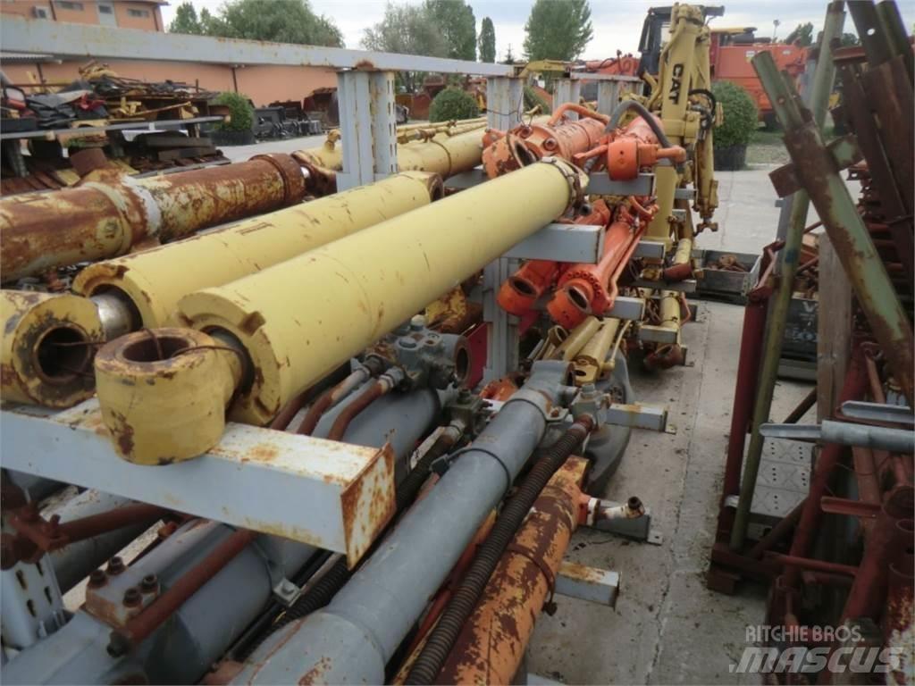 CAT 438C Строительная техника - Другие