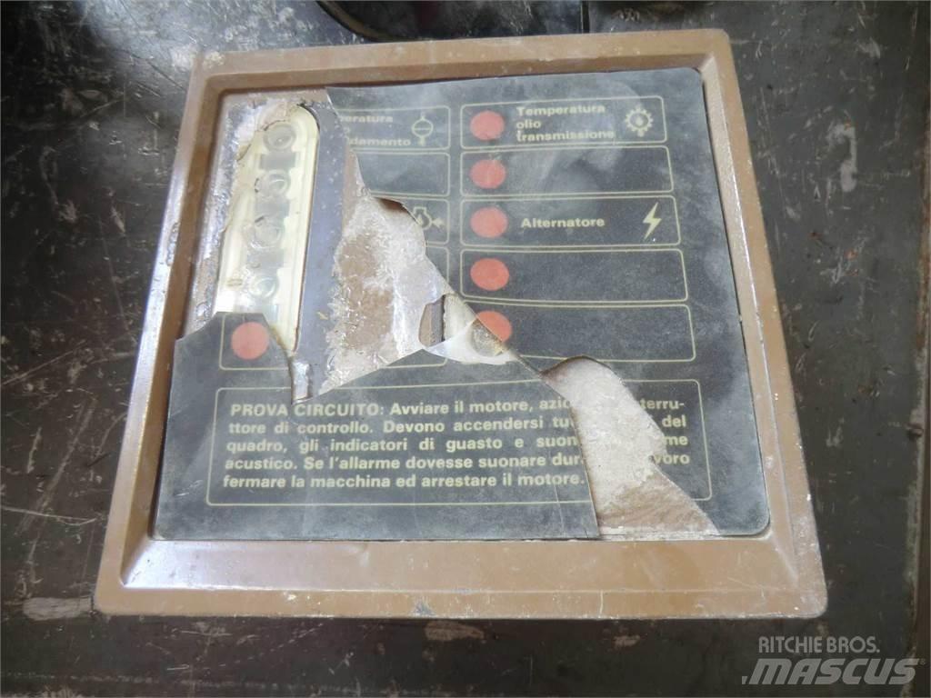 CAT 438C Строительная техника - Другие