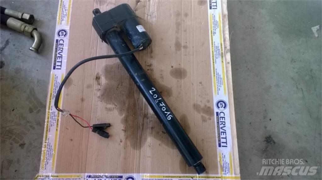 CAT 735 Строительная техника - Другие