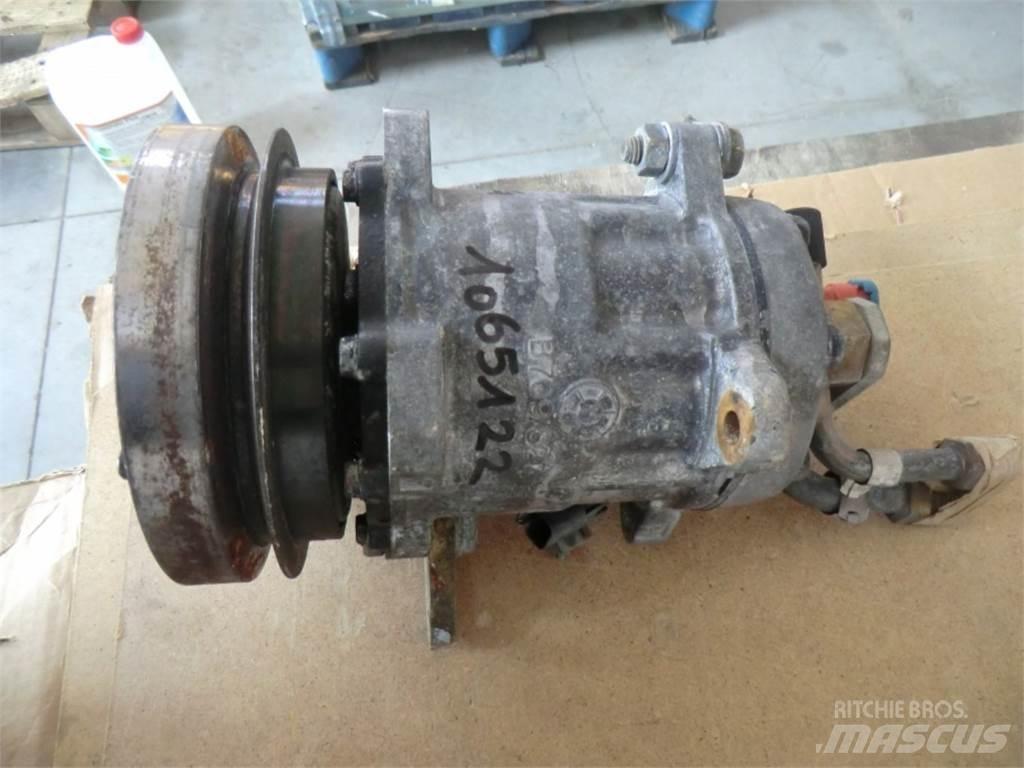 CAT 928G Строительная техника - Другие