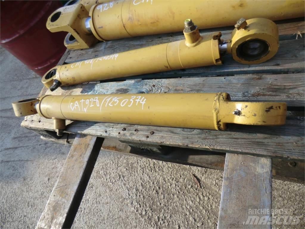 CAT 928G Строительная техника - Другие