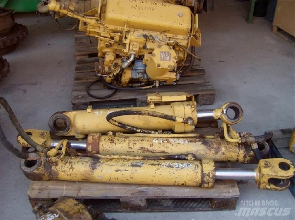 CAT 953 Строительная техника - Другие