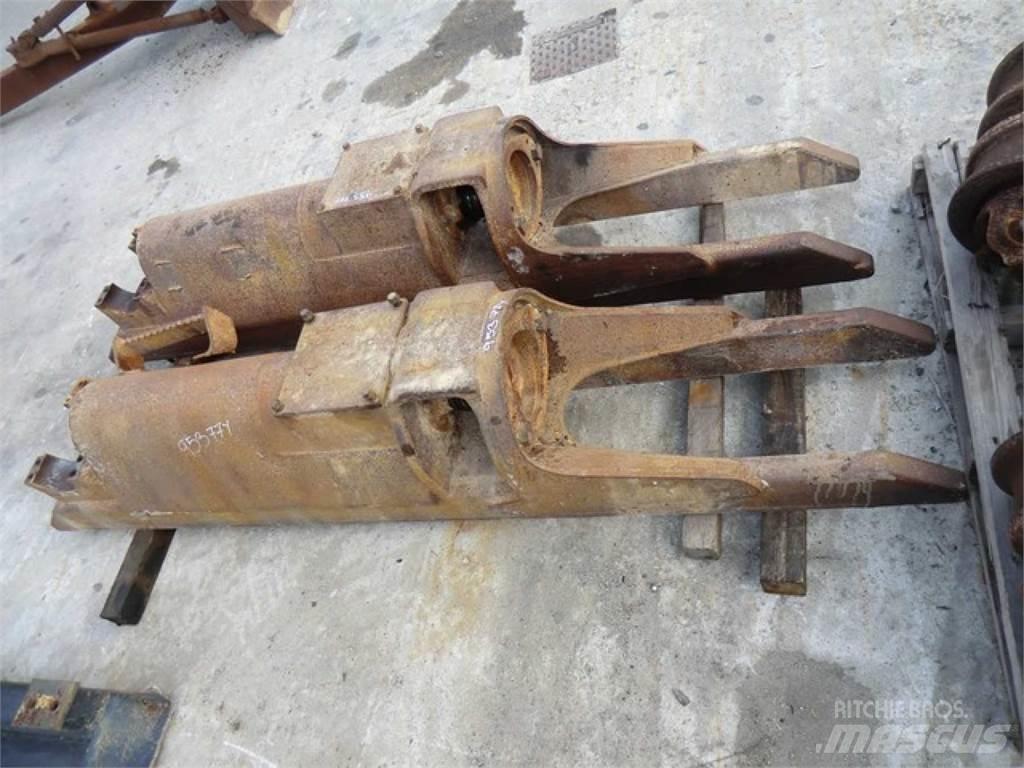 CAT 953 Гусеницы и цепи
