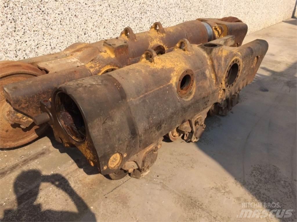 CAT  D8L Гусеницы и цепи