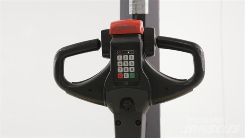 BT SWE080L Самоходные электроштабелёры