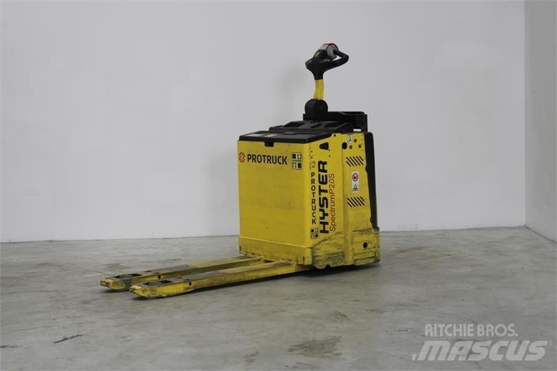 Hyster P2.0S Самоходные электрические тележки