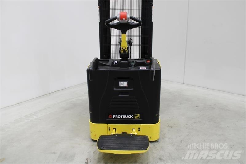 Hyster S1.5S Самоходные электроштабелёры