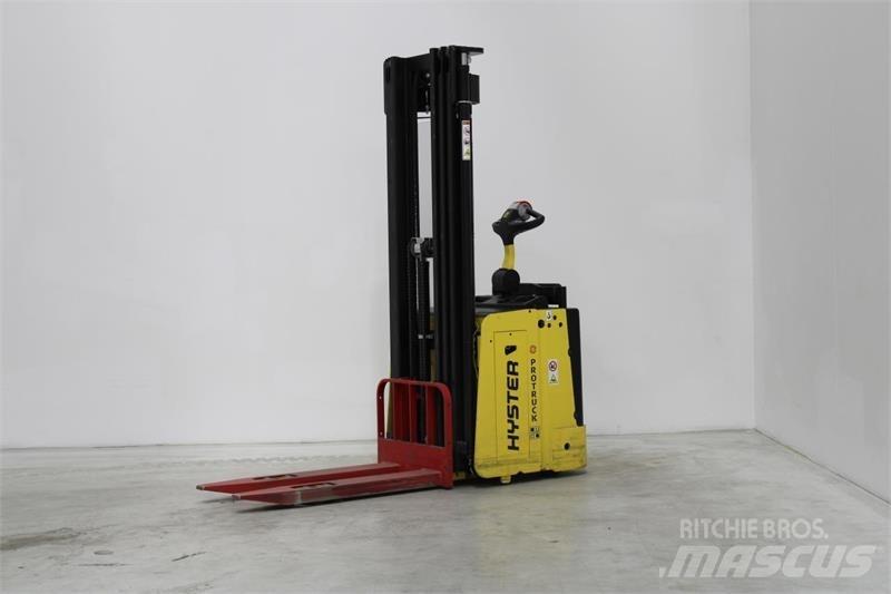 Hyster S1.5S Самоходные электроштабелёры