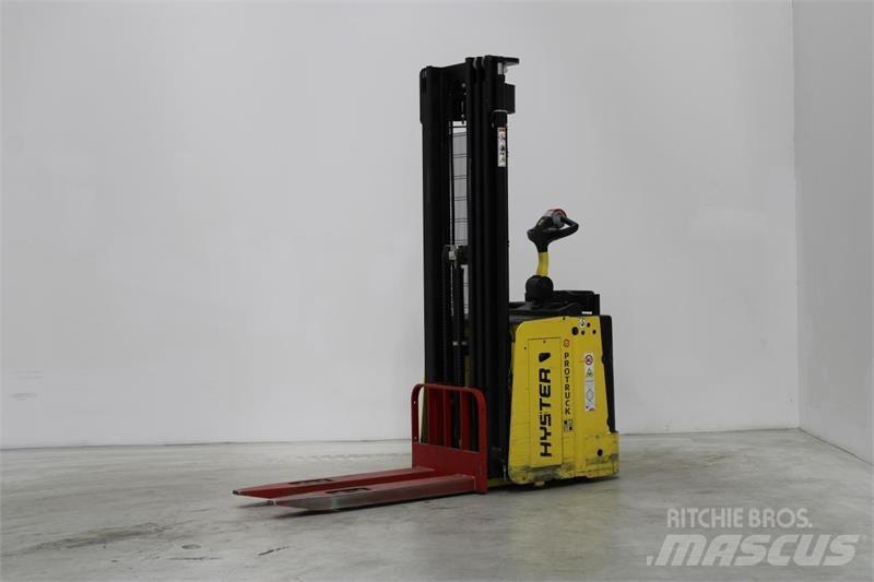 Hyster S1.5S Самоходные электроштабелёры